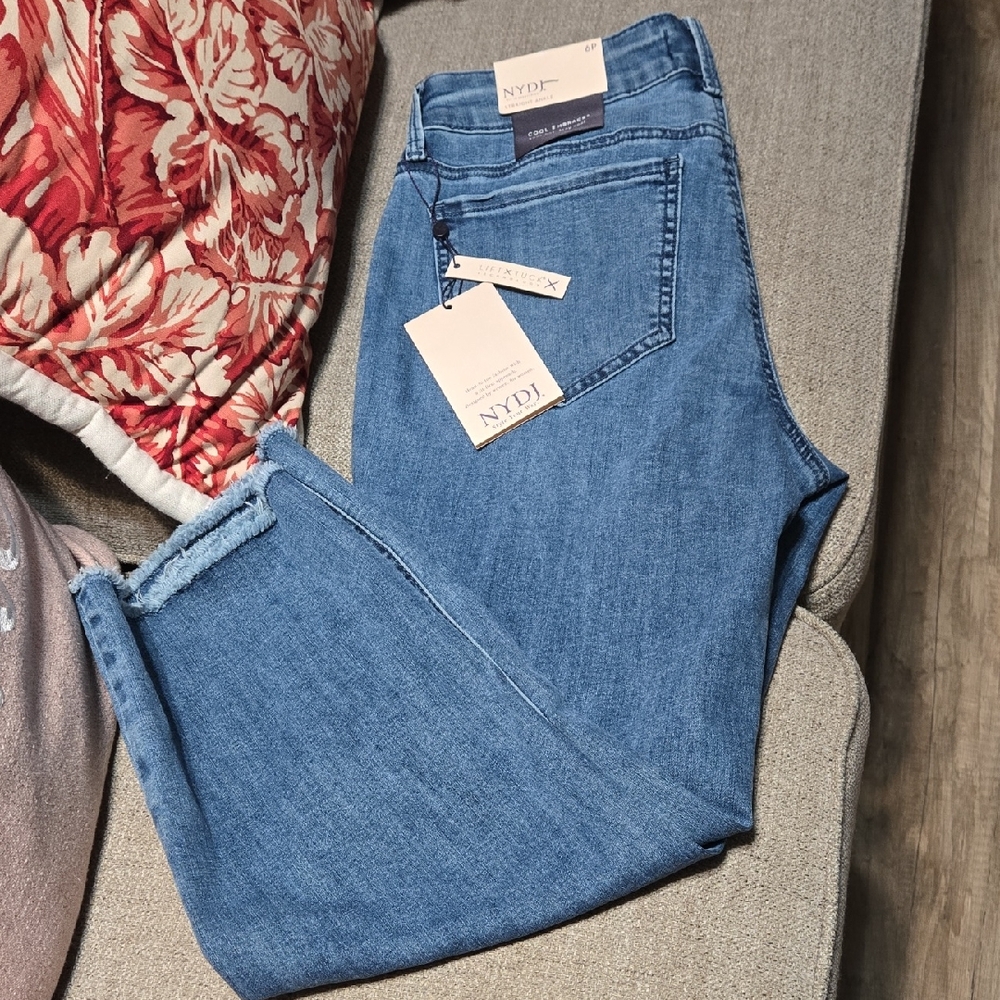 NYDJ FIT Marilyn Straight Ankle size 6P.